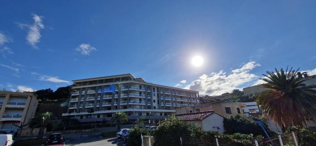 Budova, v ktorej sa apartmán nachádza