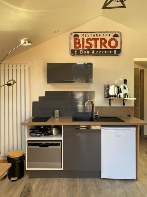 Kuchyňa alebo kuchynka v ubytovaní Le Martin Pêcheur - Appartement