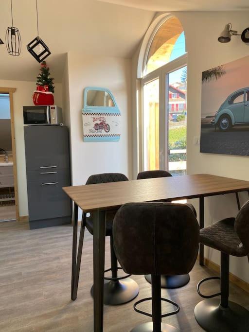 Kuchyňa alebo kuchynka v ubytovaní Le Martin Pêcheur - Appartement