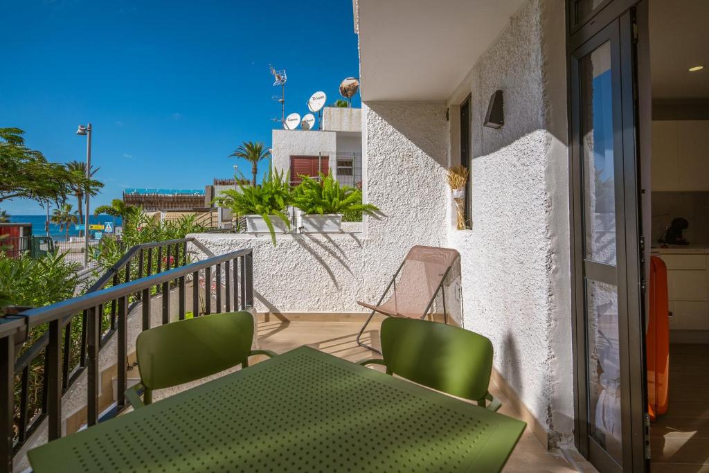 A balcony or terrace at The Little Jewel with Ocean View - Las Americas