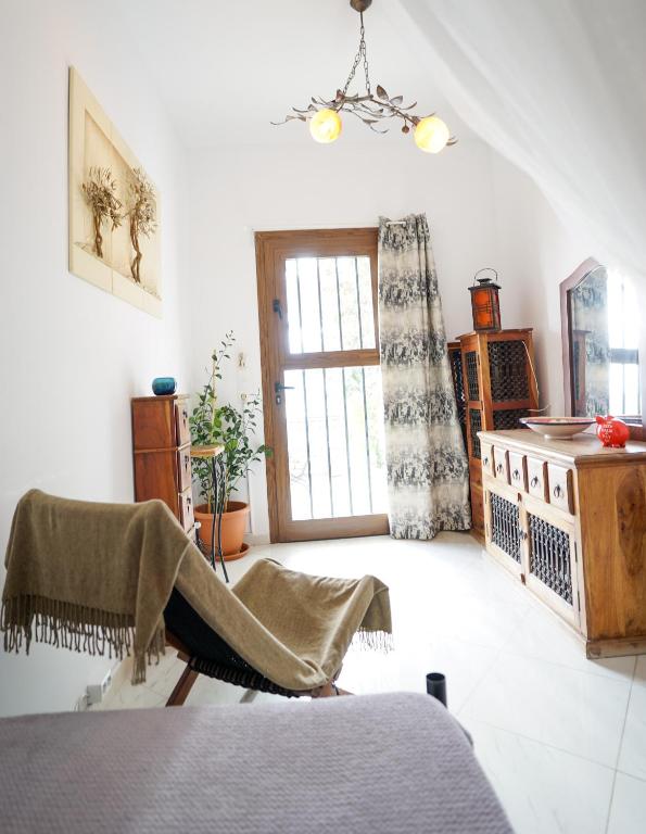 Fira Central Apartments with Veranda - 18