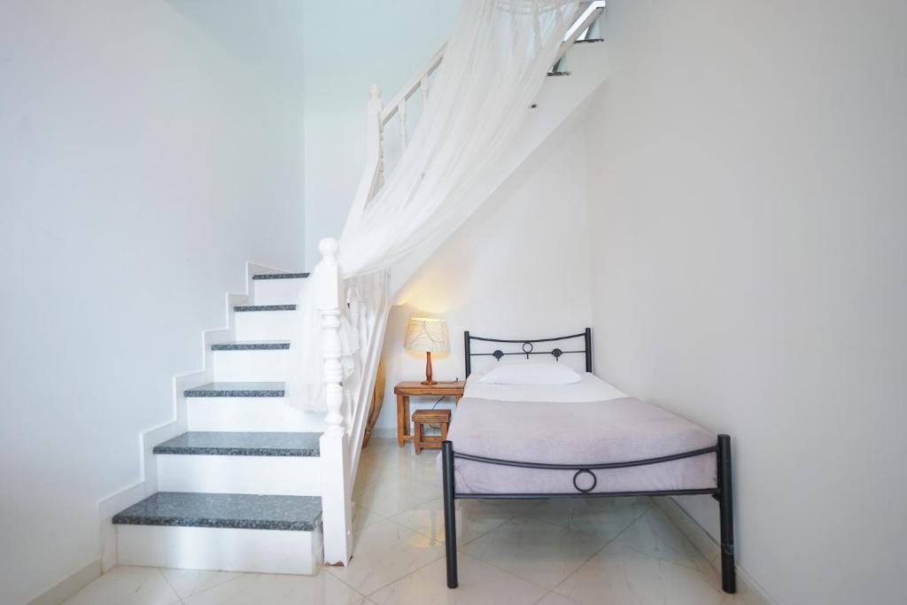 Fira Central Apartments with Veranda - 19