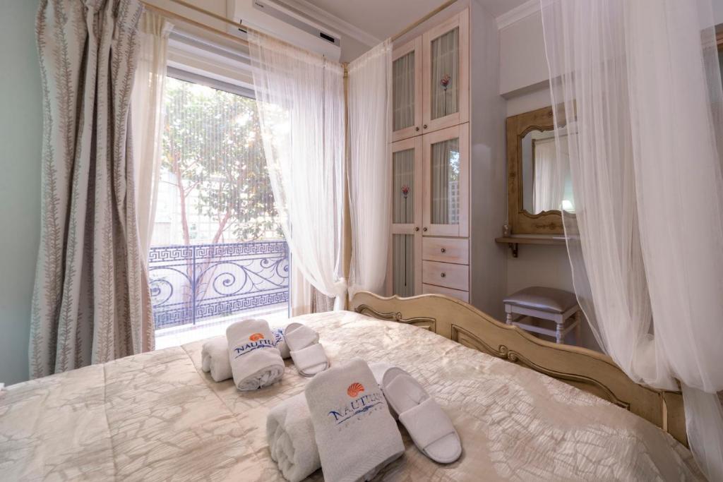 Nautilus Luxury Suites - Deluxe King Suite