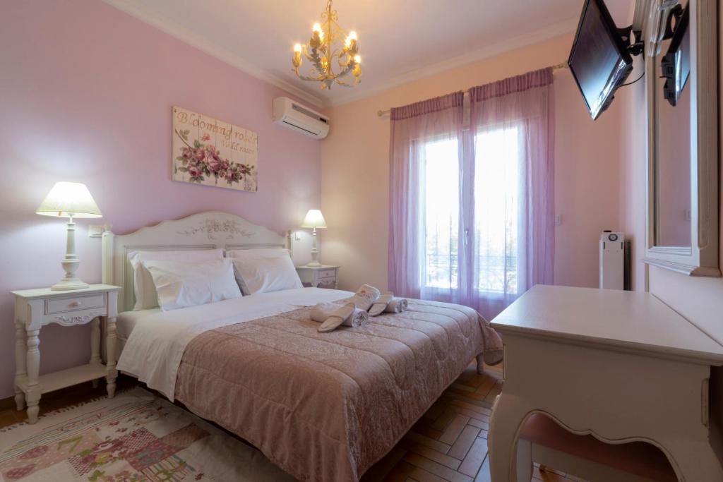 Nautilus Luxury Suites - Deluxe King Suite