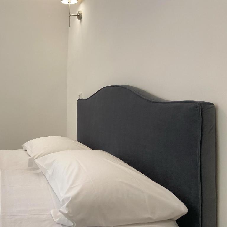 A bed or beds in a room at GUALTIERI B&b - LUXURY ROOMS