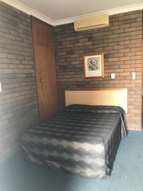 Postel nebo postele na pokoji v ubytování Downtown Motel