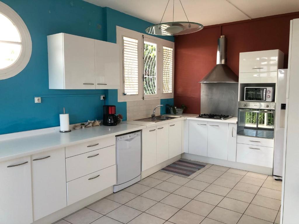 Kuchyň nebo kuchyňský kout v ubytování DUCHARMOY LODGES
