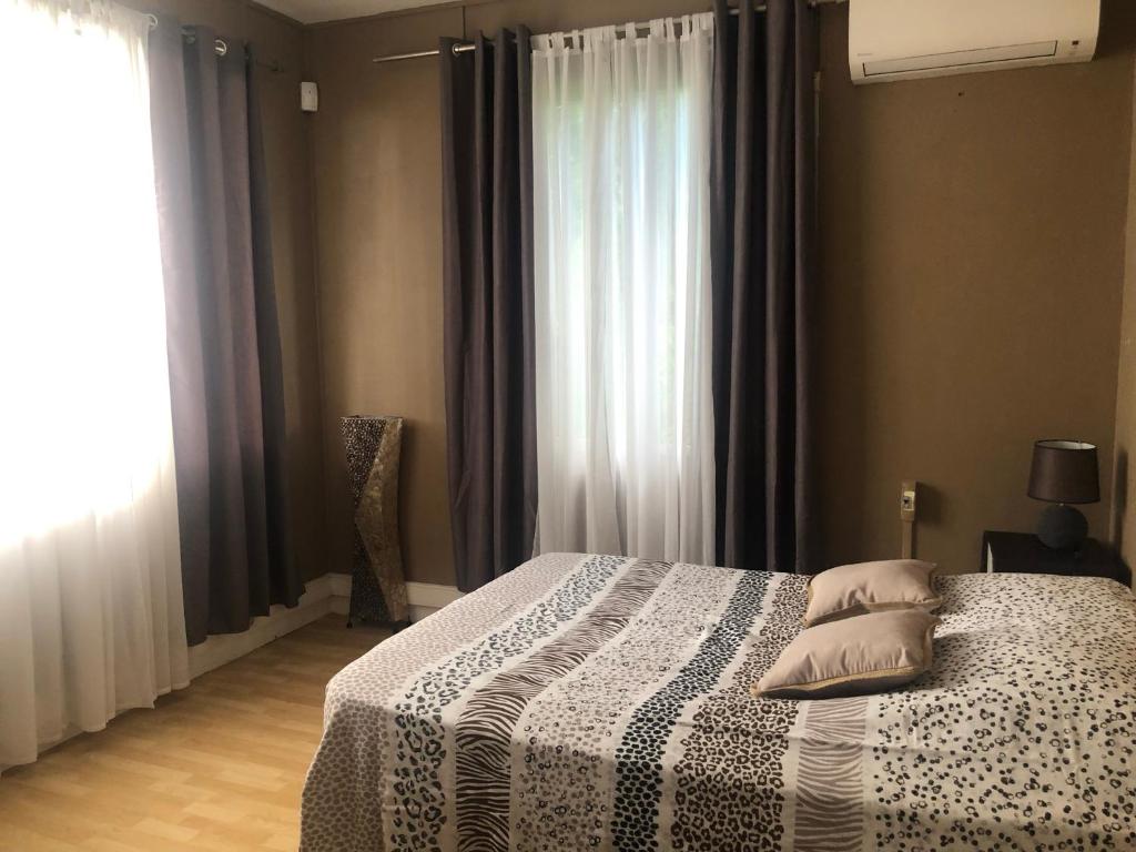 Postel nebo postele na pokoji v ubytování DUCHARMOY LODGES