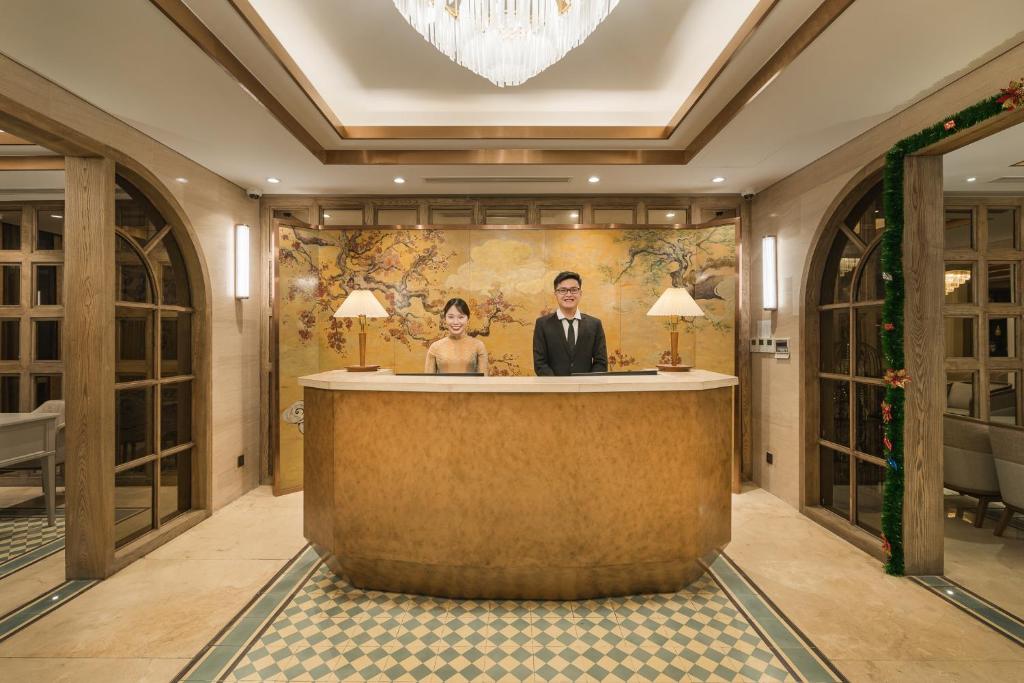 Členové personálu v ubytování La Passion Hanoi Hotel & Spa