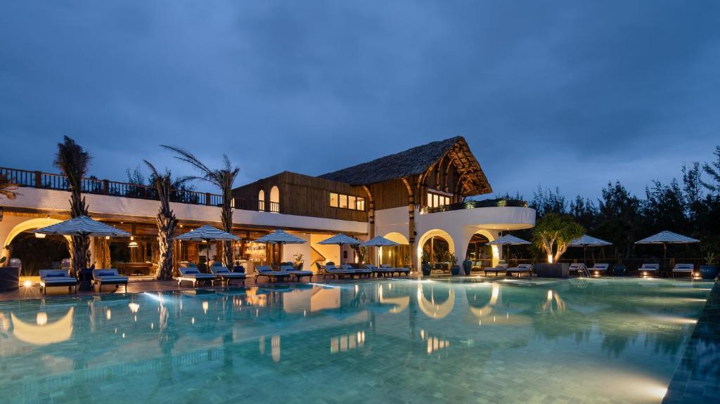 Bazén v ubytování Stelia Beach Resort nebo v jeho okolí