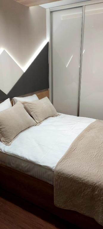 Ein Bett oder Betten in einem Zimmer der Unterkunft Borovi snovi Divčibare