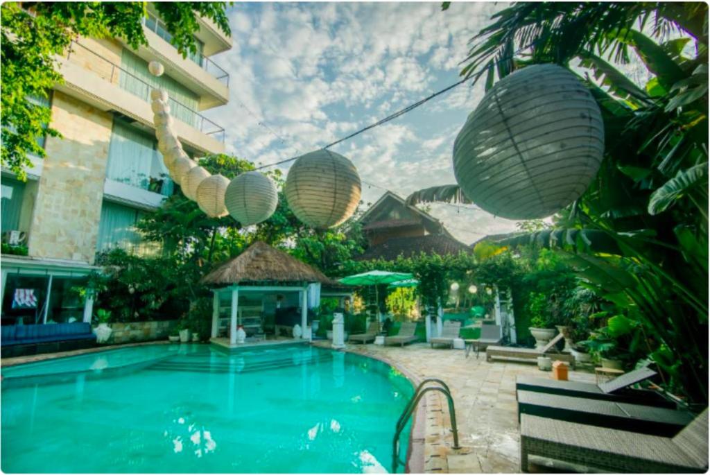 Baseinas apgyvendinimo įstaigoje Bali Mystique Apartment Seminyak arba netoliese