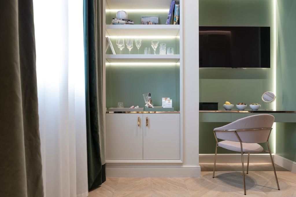 A television and/or entertainment centre at Hotel La Gemma
