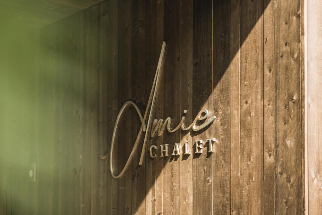Certifikát, hodnocení, plakát nebo jiný dokument vystavený v ubytování Amie Chalet