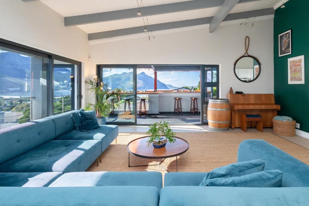 Hout & About Guest House - Housity