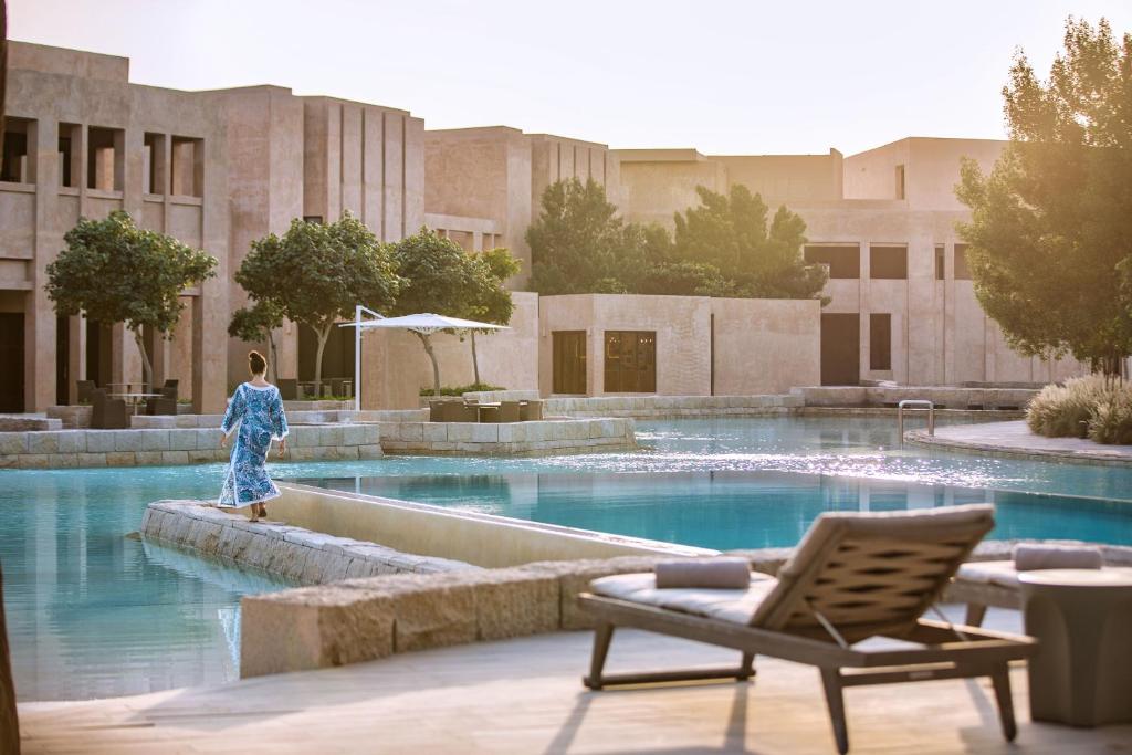 Bazén v ubytování Zulal Wellness Resort by Chiva-Som nebo v jeho okolí