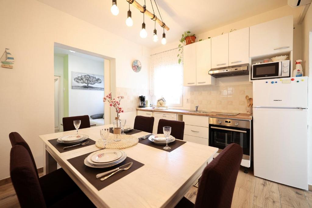 Kuchyňa alebo kuchynka v ubytovaní Apartment Rustica Zadar