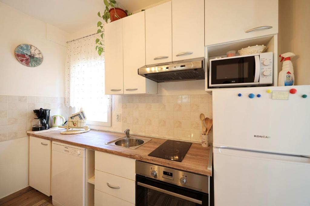 Kuchyňa alebo kuchynka v ubytovaní Apartment Rustica Zadar