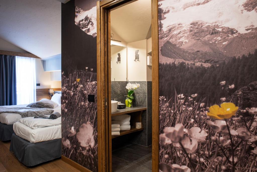 Postel nebo postele na pokoji v ubytování Hotel De Champoluc