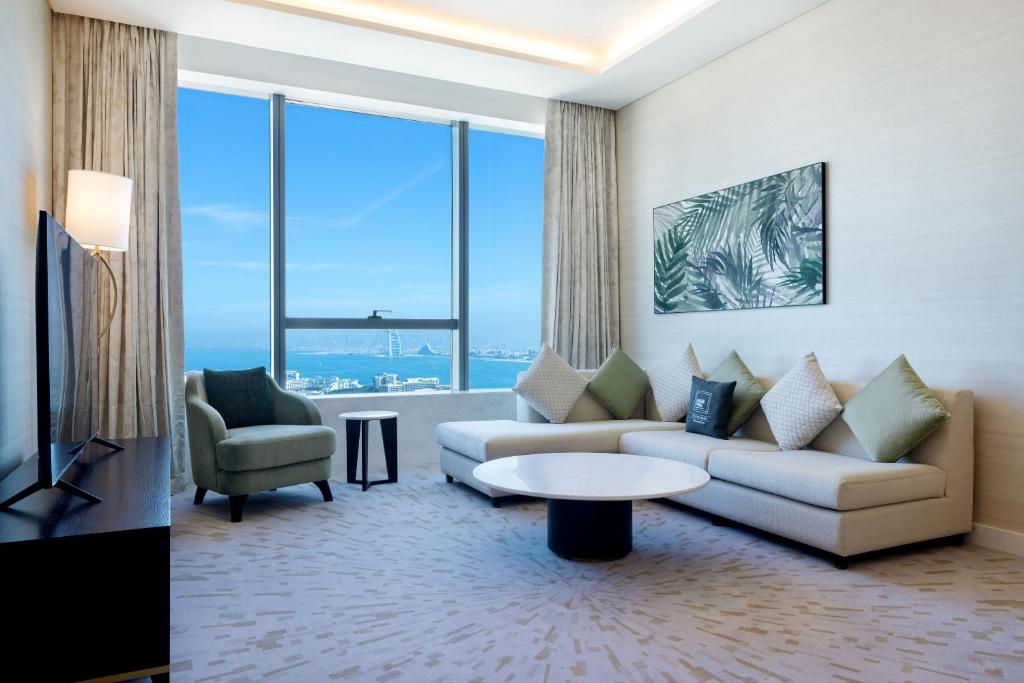 Posezení v ubytování Maison Privee - Luxury Apt with Fabulous Views over Palm Jumeirah