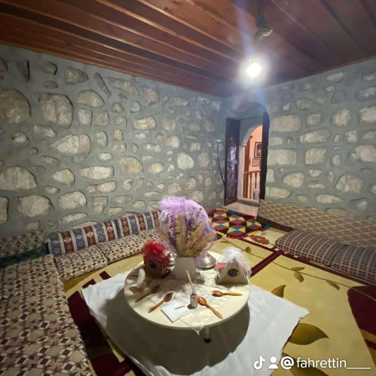 Posezení v ubytování Tarihi Taşkıran Otel