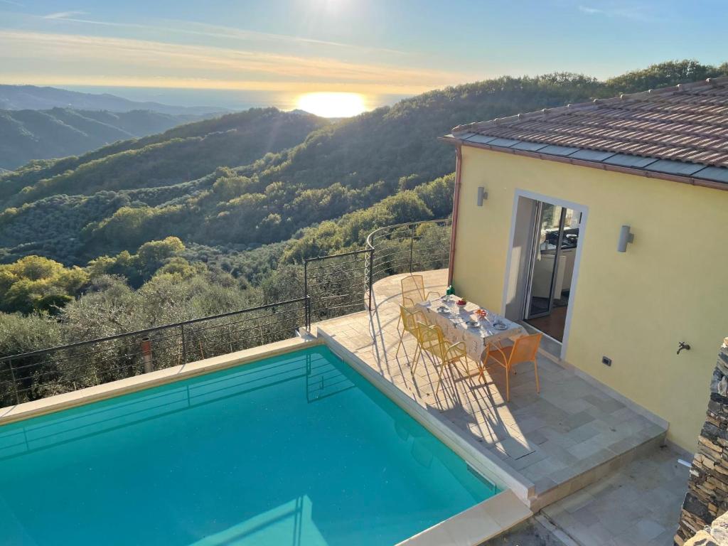 Villa con piscina y vistas a las montañas en Holiday Home Bellaria - VLO190 by Interhome, en Lecchiore