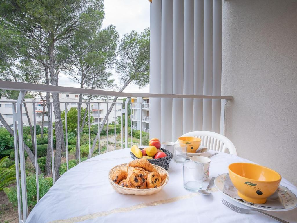 a table with a basket of fruit on a balcony at Studio Résidence Le Boréal-1 by Interhome in Saint-Raphaël