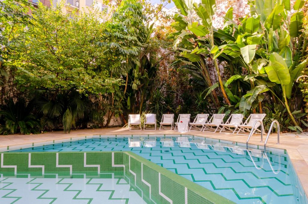 The swimming pool at or close to Aspasios Garden Apartments