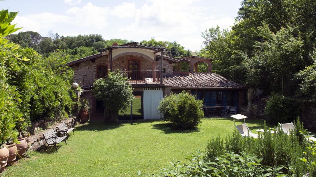 A garden outside Molino in chianti
