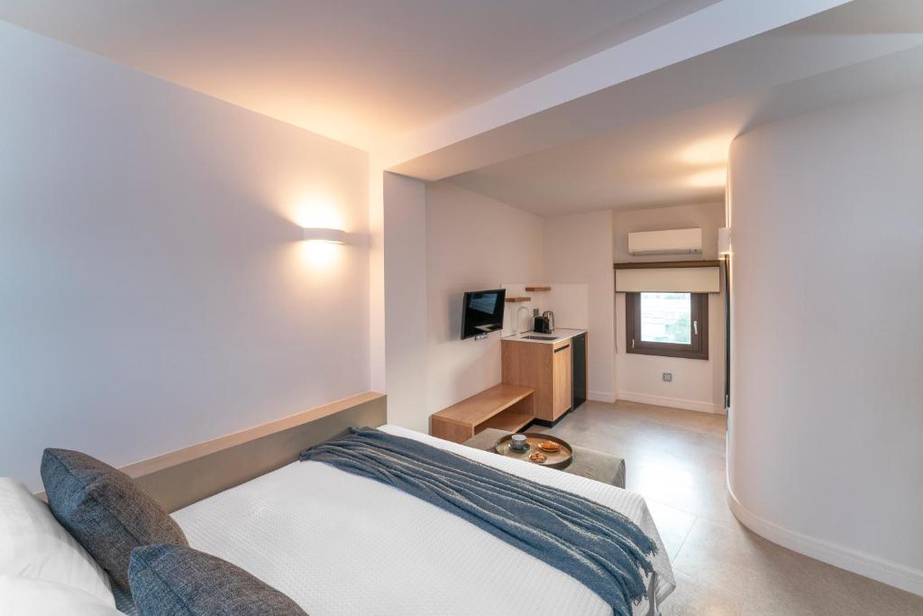 Postel nebo postele na pokoji v ubytování Naillac Elite Suites