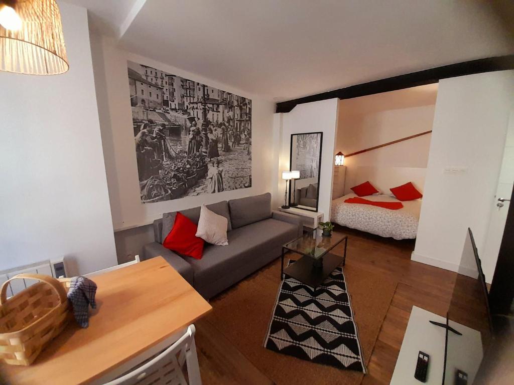 Χώρος καθιστικού στο Andra Mari Apartamentu Turistikoak