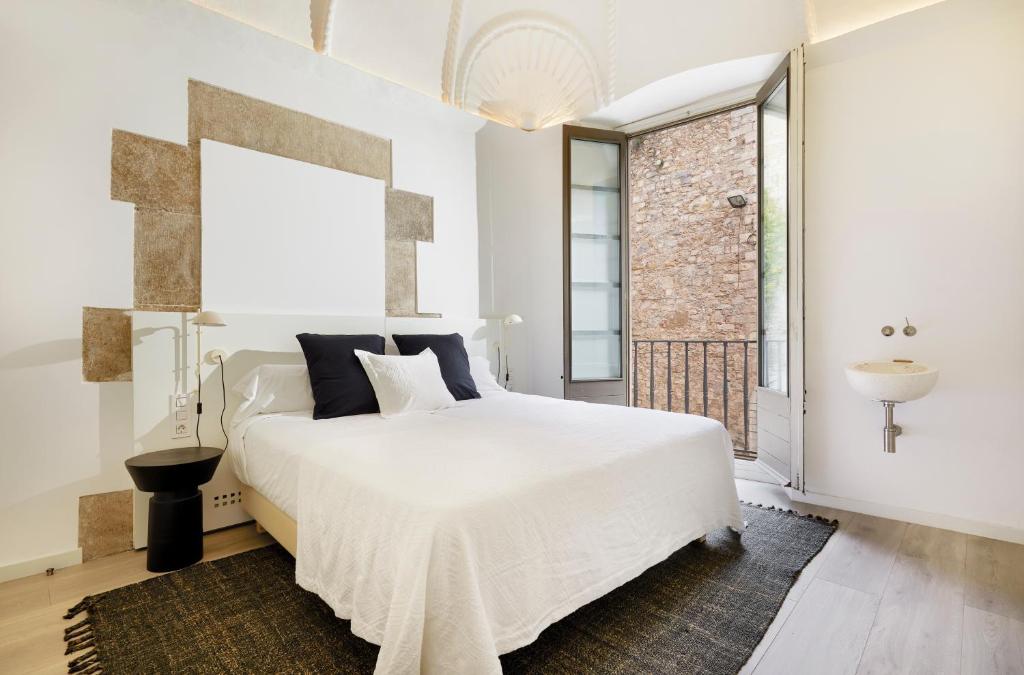 Postel nebo postele na pokoji v ubytování Canvas Apartments & Lofts Girona