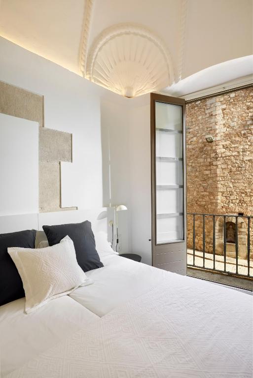 Postel nebo postele na pokoji v ubytování Canvas Apartments & Lofts Girona