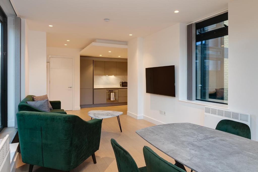 Charles Hope London Brentford - Two Bedroom Apartment - Balcony