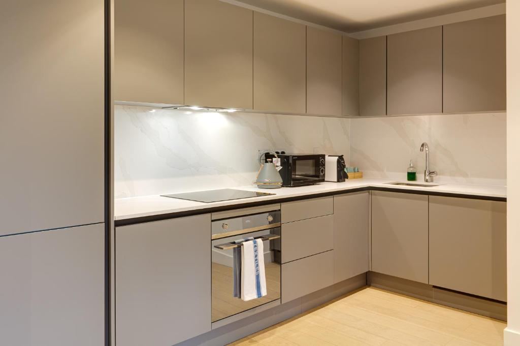 Charles Hope London Brentford - Two Bedroom Apartment