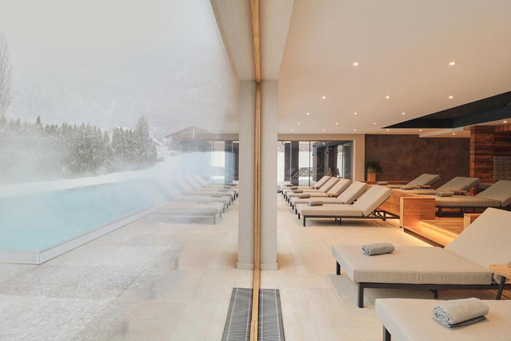 a lobby with chairs and a swimming pool at Hotel Traube in Pfunds