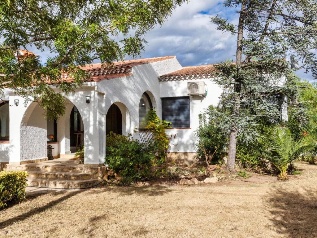 A garden outside Villa Villa Gaia by Interhome