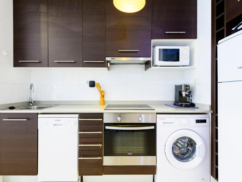 Kuchyňa alebo kuchynka v ubytovaní Apartment El Balco by Interhome