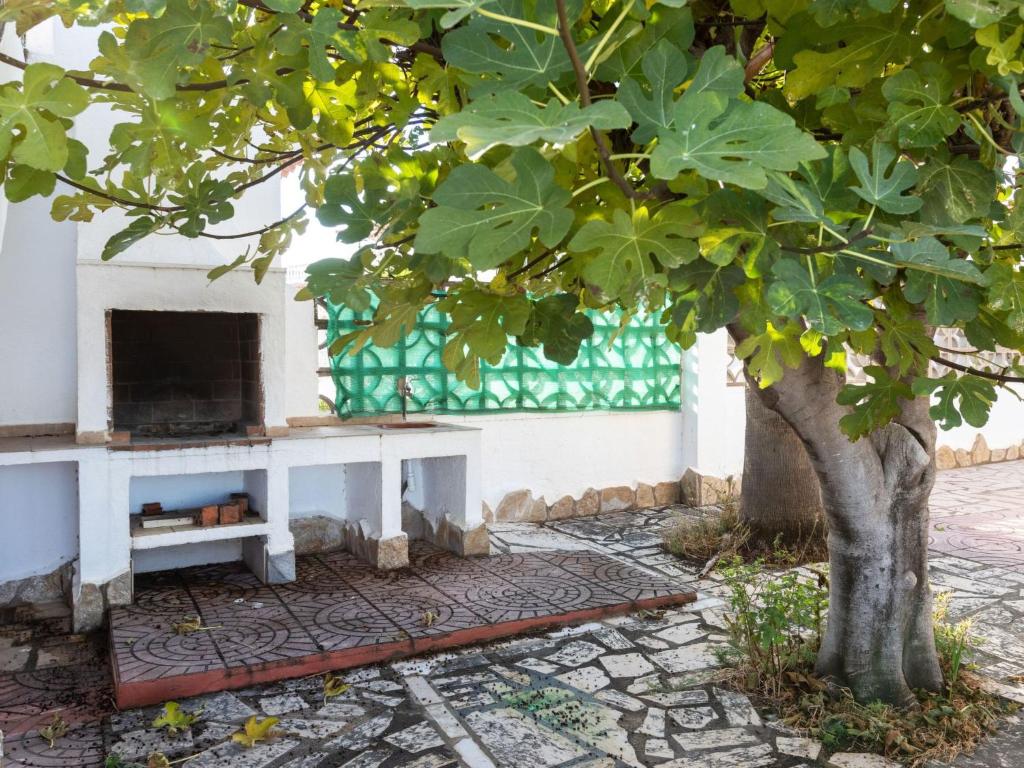 Vonkajšia záhrada v ubytovaní Villa Villa Maire by Interhome