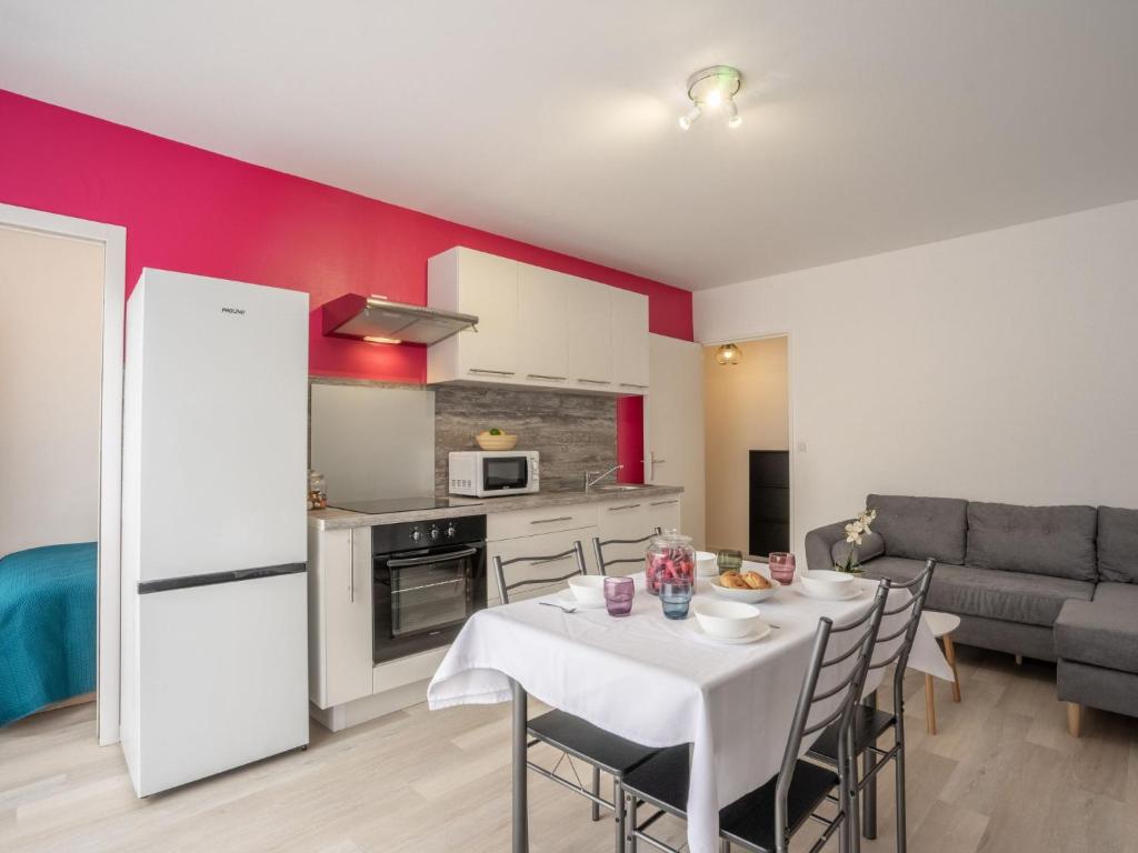 Kuchyň nebo kuchyňský kout v ubytování Apartment Saint Palais-7 by Interhome