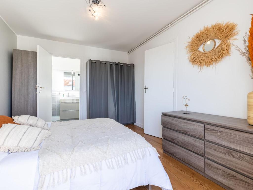 Łóżko lub łóżka w pokoju w obiekcie Apartment Coutant-2 by Interhome