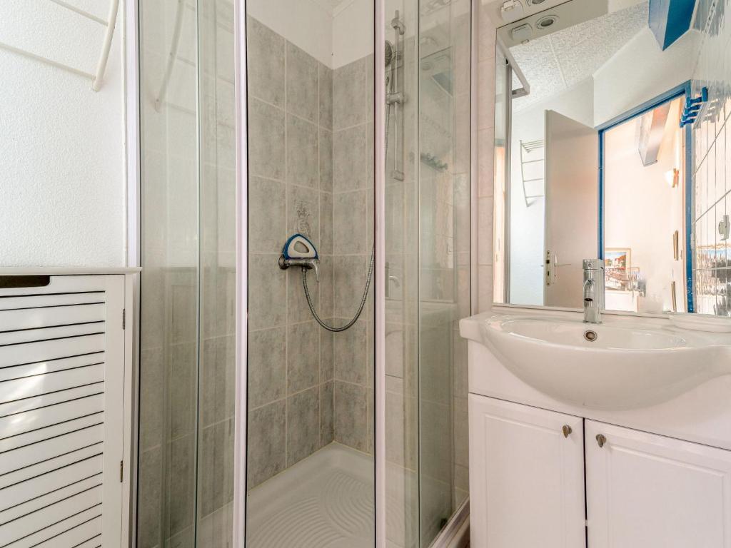 Kúpeľňa v ubytovaní Holiday Home Les Toscanes by Interhome