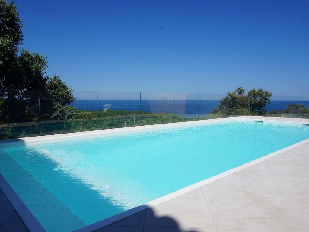 una piscina con vistas al océano en Villa Villa Orizonte by Interhome, en Favone