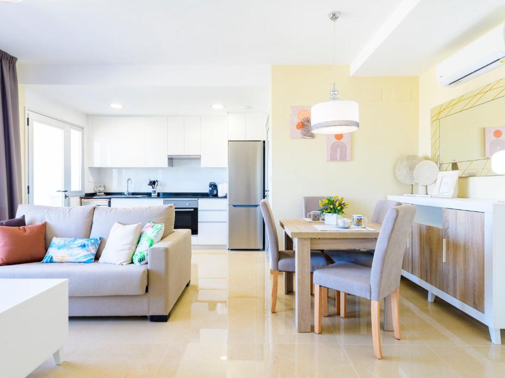 Kuchyň nebo kuchyňský kout v ubytování Apartment Ciudad Jardin-1 by Interhome