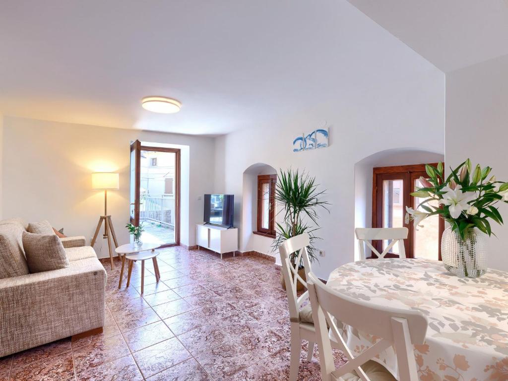 Posedenie v ubytovaní Holiday Home Negri by Interhome