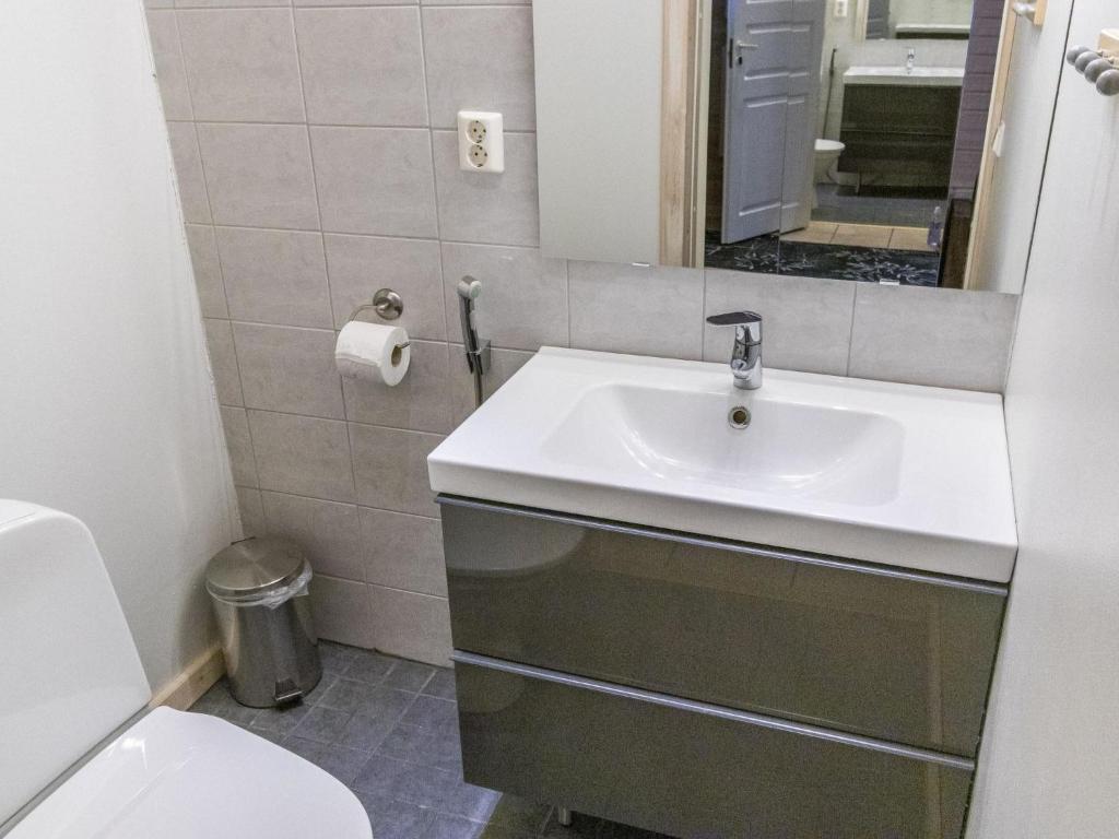 Koupelna v ubytování Holiday Home Pyhänkarhu 3 by Interhome