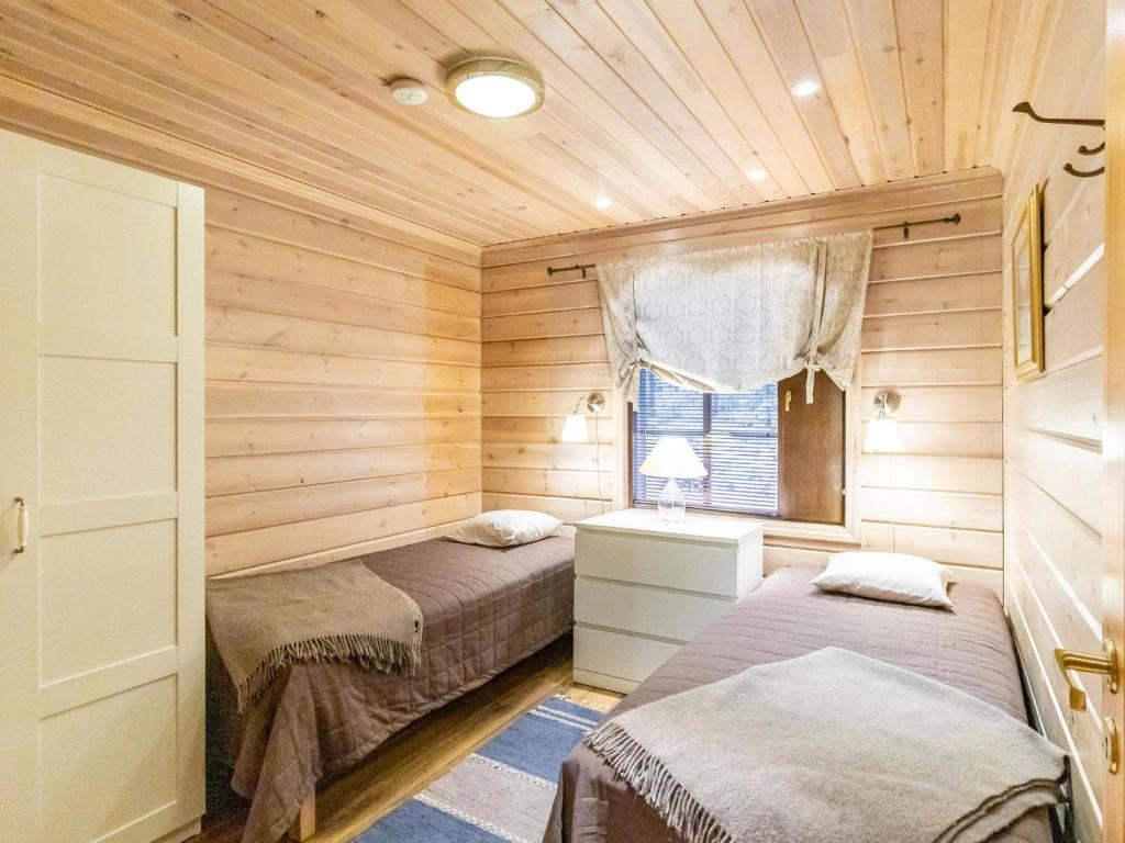 Postel nebo postele na pokoji v ubytování Holiday Home Pyhänkarhu 1 by Interhome