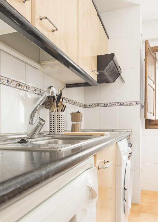 A kitchen or kitchenette at Ático A Residencial Caldares El Pueyo