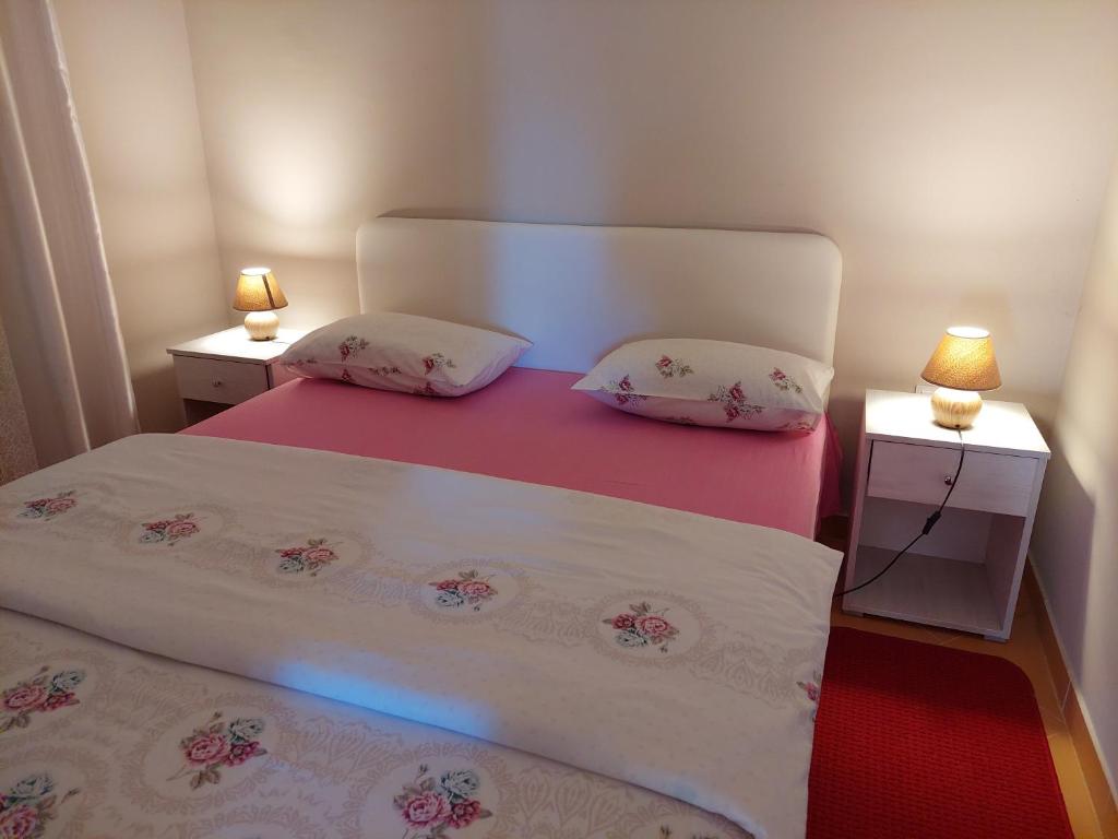 Apartment Helena Airport - 17