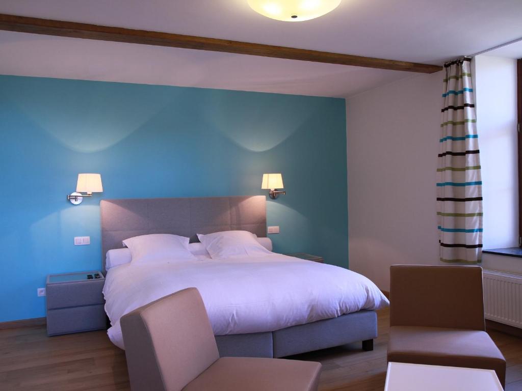Postel nebo postele na pokoji v ubytování Hôtel - Ferme du Château d'Ahin